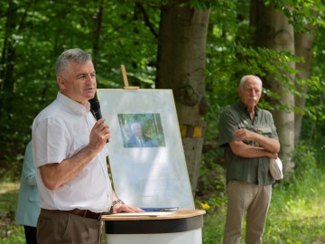 Uroczystość z okazji utworzenia 99 rezerwatu w wjewództwie łódzkim -rezerwatu przyrody 'Janinowski Starodrzew Bukowy im. Hieronima Andrzejewskiego
